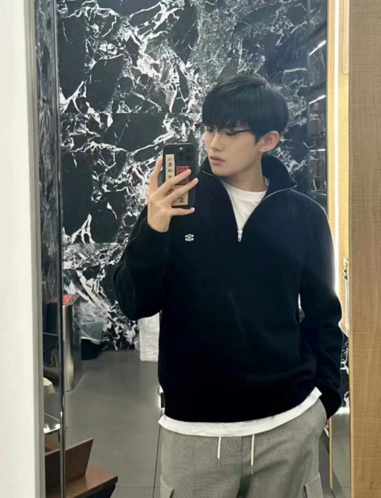 셀린느 하이넥 반집업 니트 스웨터